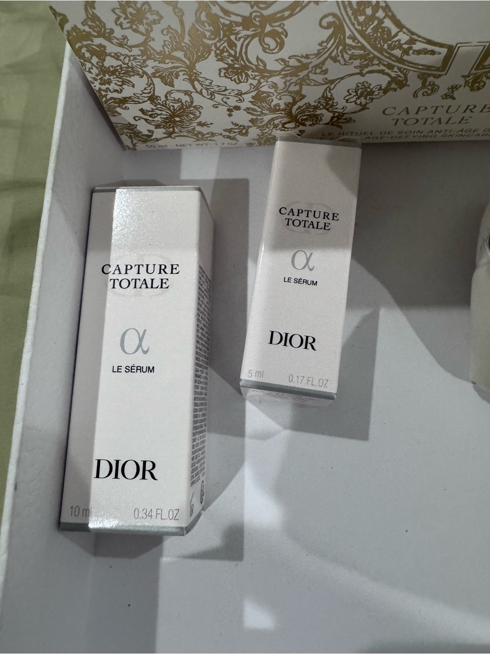 Dior white velvet cosmetic pouch and serum samplers - Picture 7 of 9